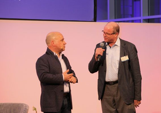 Dr. Peter Figge, CEO Jung von Matt und Prof. Hannes Brachat, Herausgeber AUTOHAUS